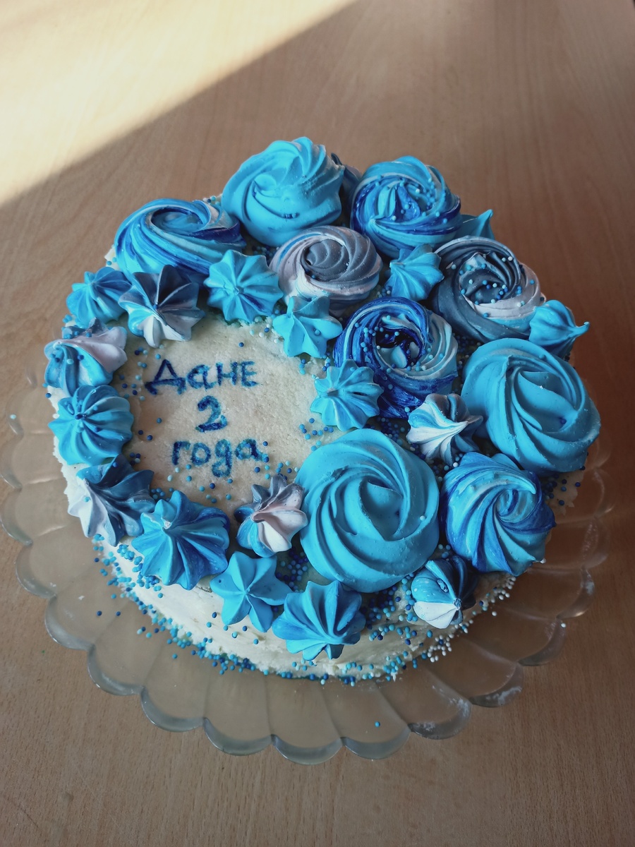 Даже домашний торт можно украсить по- особенному. Для приготовления торта пригодилось кондитерское кольцо, насадка 1М и тефлоновый коврик