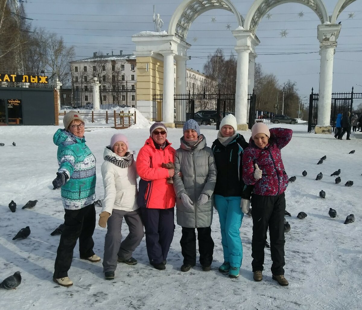 Фото сделано на одной из танцевальных прогулок.. балуемся так иногда.. гуляем по паркам и скверам в наушниках и танцем на ходу... забавноюю 