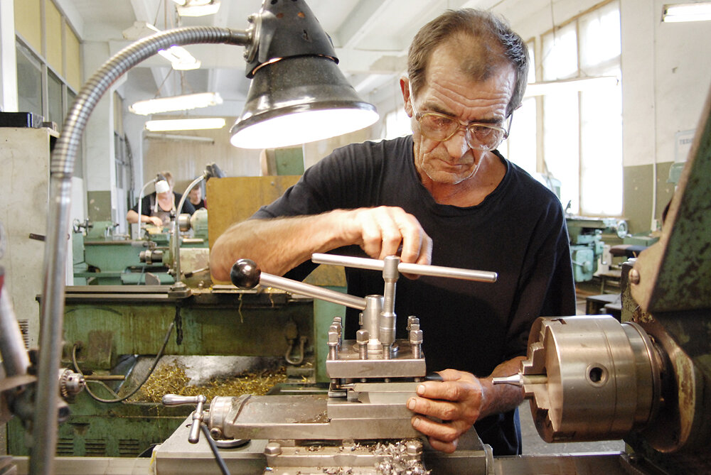 Индексация пенсий работающим пенсионерам Фото источник: glavnayatema.com