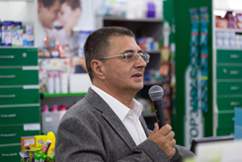 Доктор Александр Мясников на одной из встреч с людьми. Фото с сайта доктора