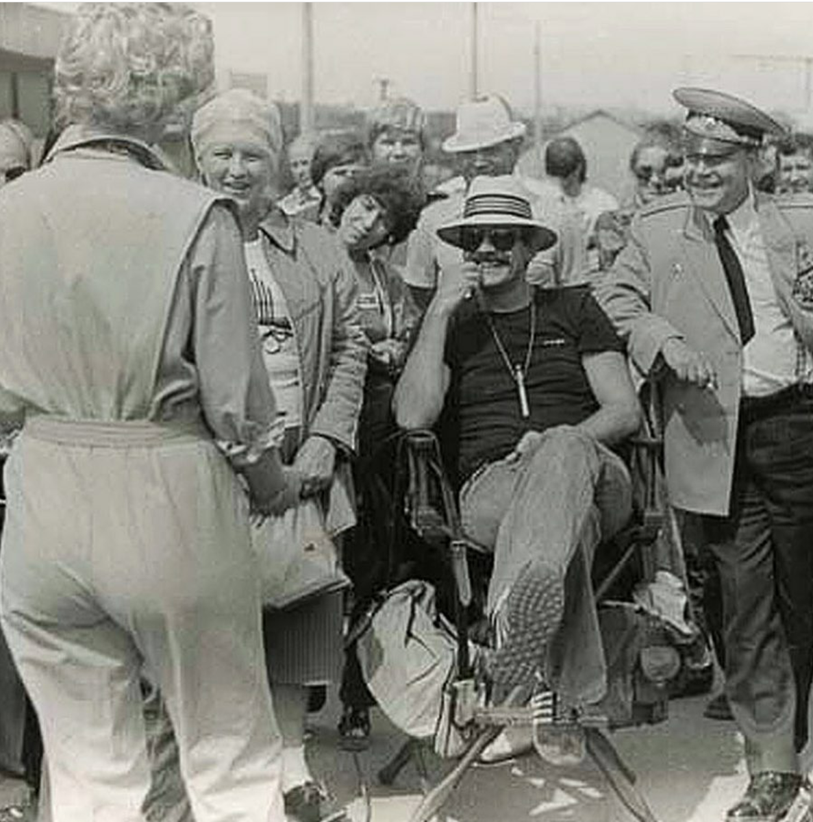 Никита михалков родня. Никита михалков родня. Родня фильм коновалов. Никита михалков режиссер на съемках. Нона марджкова в фольме родня.