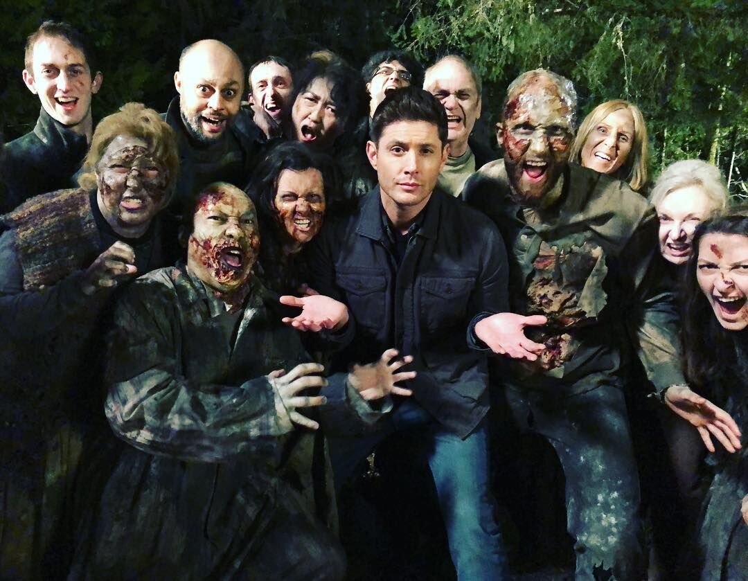 Вот такие весёлые зомби! XD