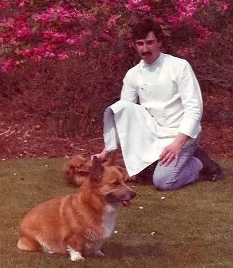 Даррен Макгрэйди вместе с королевским корги