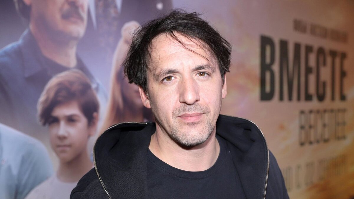    Актёр Артур Смольянинов