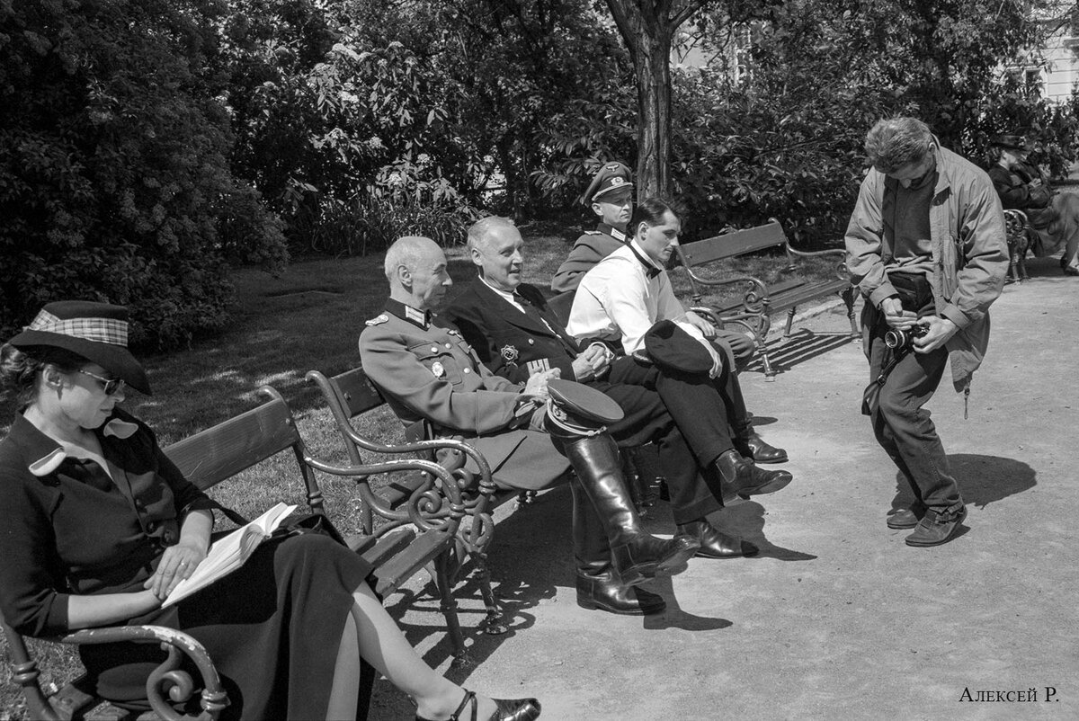 Герой рассказа на прогулке в Праге, Чехия. Сентябрь 1997.