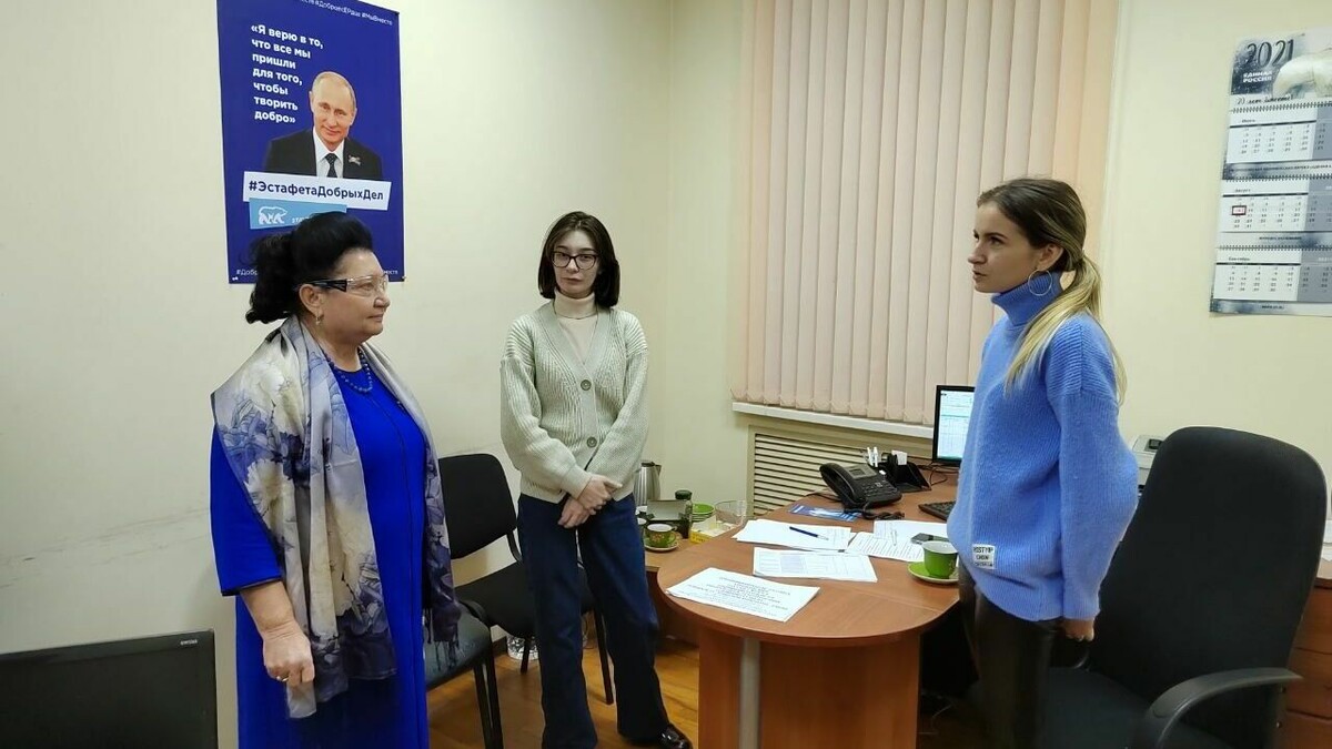     В День добровольца председатель партии “Единая Россия” Дмитрий Медведев и секретарь генерального совета Андрей Турчак встретились с представителями “Молодой Гвардии Единой России” и “Волонтерской Роты Боевого Братства”.