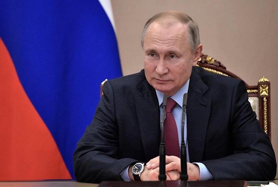     Путин назвал героем каждого бойца на передовой  REUTERS
