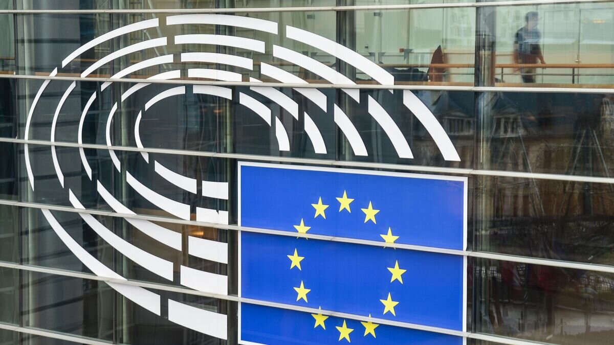    Логотип на здании Европарламента в Брюсселе© РИА Новости / Алексей Витвицкий