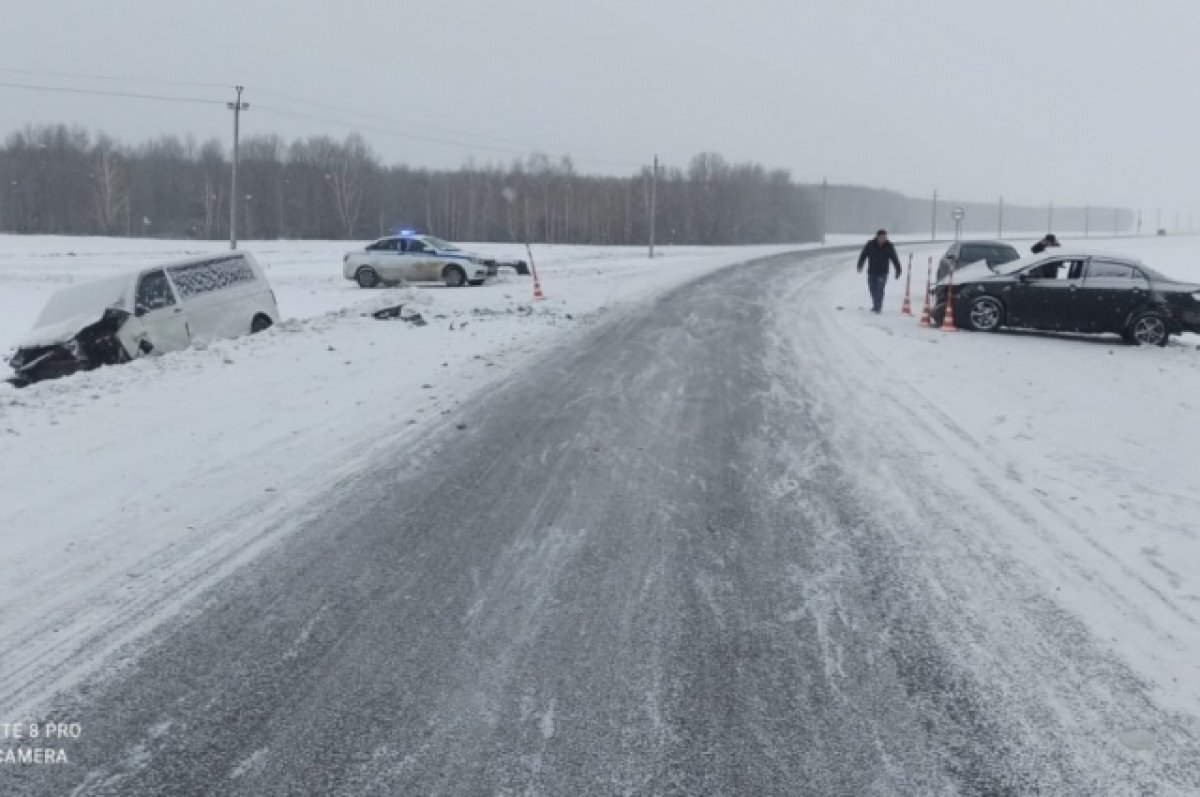    На трассе под Тюменью шесть человек пострадали в ДТП, один погиб