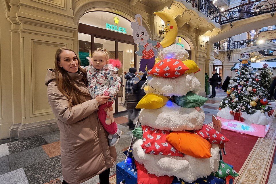     Елка из мягких игрушек в ГУМе Алиса ТИТКО