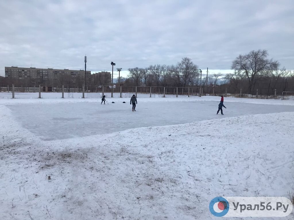    Посетителям парка Пищевик в Орске разрешили пользоваться санузлом и лавочками для переобувания в спорткомплексе