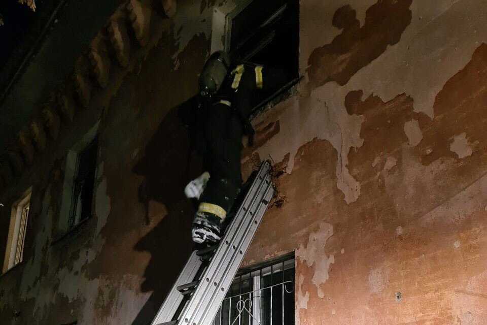     Пожар в Барнауле на ул. Воровского 8 января 2023  пресс-службы ГУ МЧС по Алтайскому краю