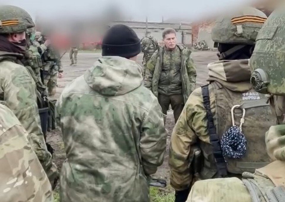     Незадолго до Нового года Олег Кожемяко побывал в зоне СВО в расположении приморских бойцов.