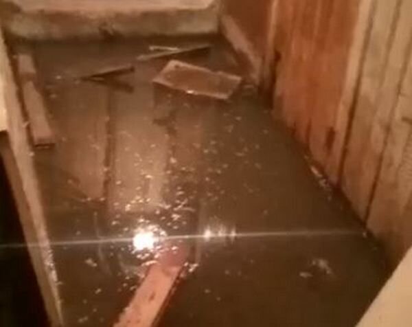    В Клинцах подвалы многоэтажек затопило фекалиями: людям не говорят сроки устранения масштабной коммунальной аварии avchernov