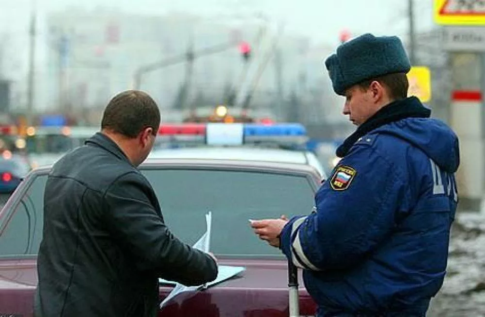 Лишение прав. Лишение права управления транспортными средствами. Порванные водительские права. Лишение водительского удостоверения. Лише н нн ый.