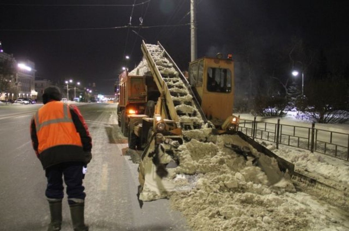    Омское УДХБ ожидает поступления 13 уборочных машин за 130 млн руб.