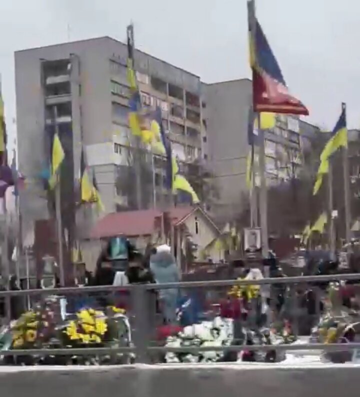 Кладбище посреди города