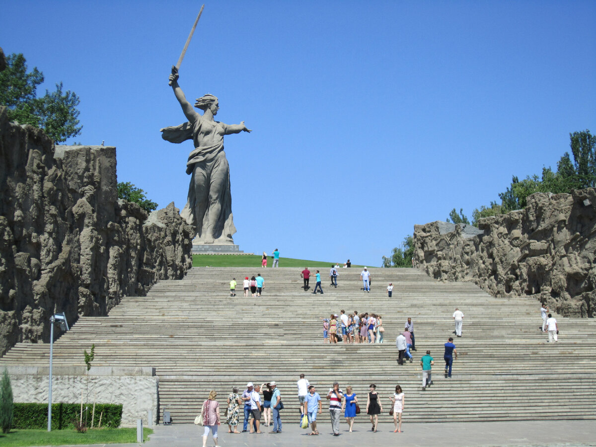 Мамаев курган. Монумент "Родина-мать зовет"