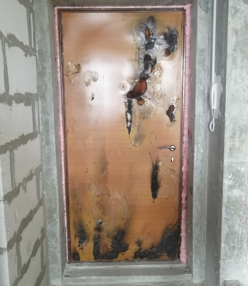 Моя входная дверь, вид изнутри квартиры.