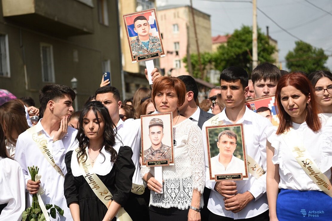 Душераздирающий «Последний звонок» в блокадном Нагорном Карабахе (Арцахе). Фоторепортаж