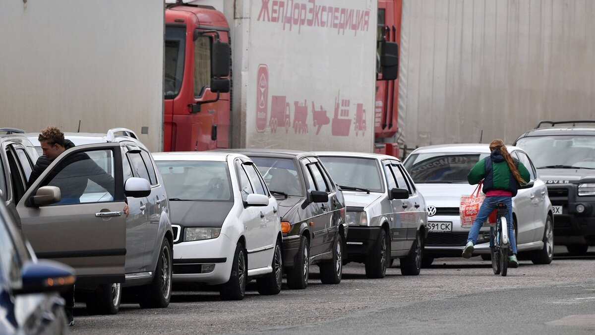    Очередь из автомобилей© РИА Новости . Евгений Биятов