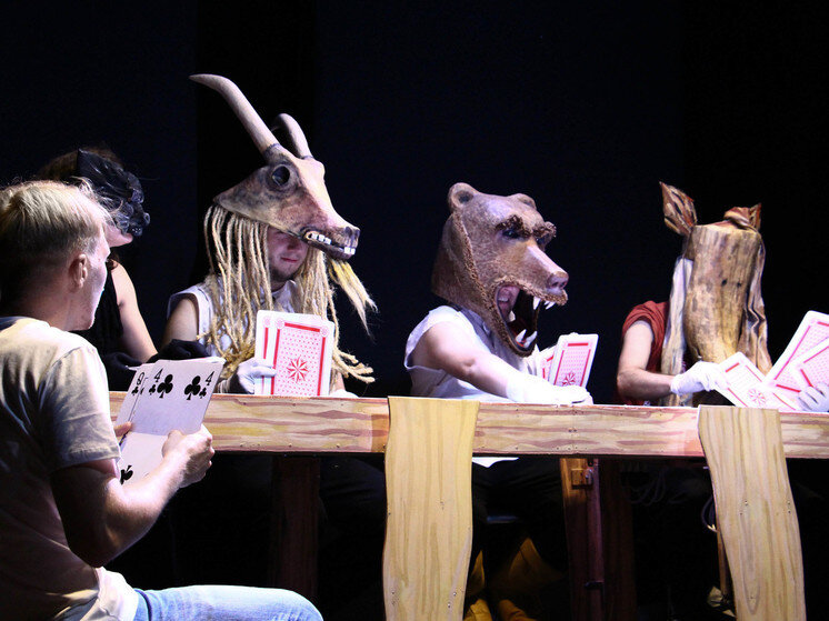     «ВЕЧЕРА НА ХУТОРЕ БЛИЗ ДИКАНЬКИ» 12+Сценическая фантазия по мотивам Н. Гоголяфото: пресс-служба Крымского академического театра кукол