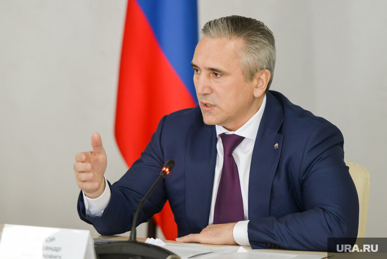    Губернатор Моор контролирует работу медучреждений