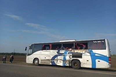    ДТП с участием автобуса и грузовика в Краснодарском крае ©Telegram-канал "МВД МЕДИА"