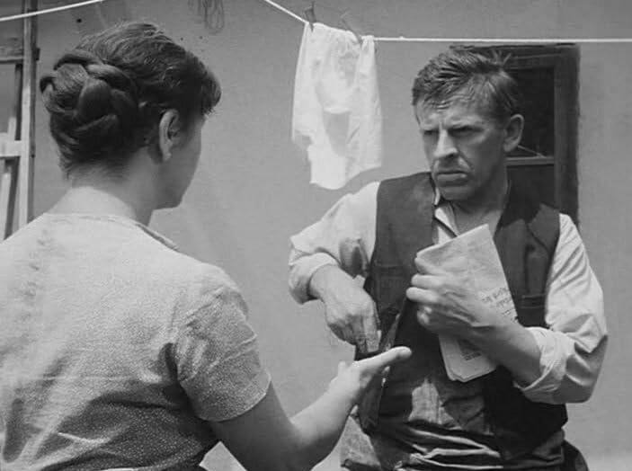 Кадр из фильма "Магазин на площади" (1965)