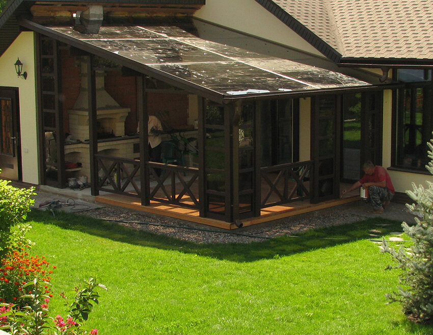 Пристройка к дому. Летняя кухня с верандой. Летняя кухня пристройка к дому. Летняя комната пристроенная. Пристройка к домику.