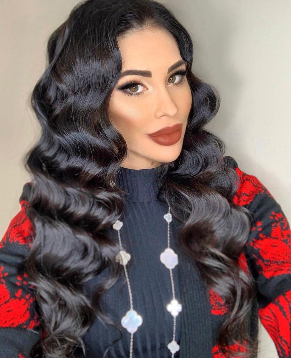 Две жгучие красотки: звёздные брюнетки-модели Инстаграма | Золотая Роза |  Дзен