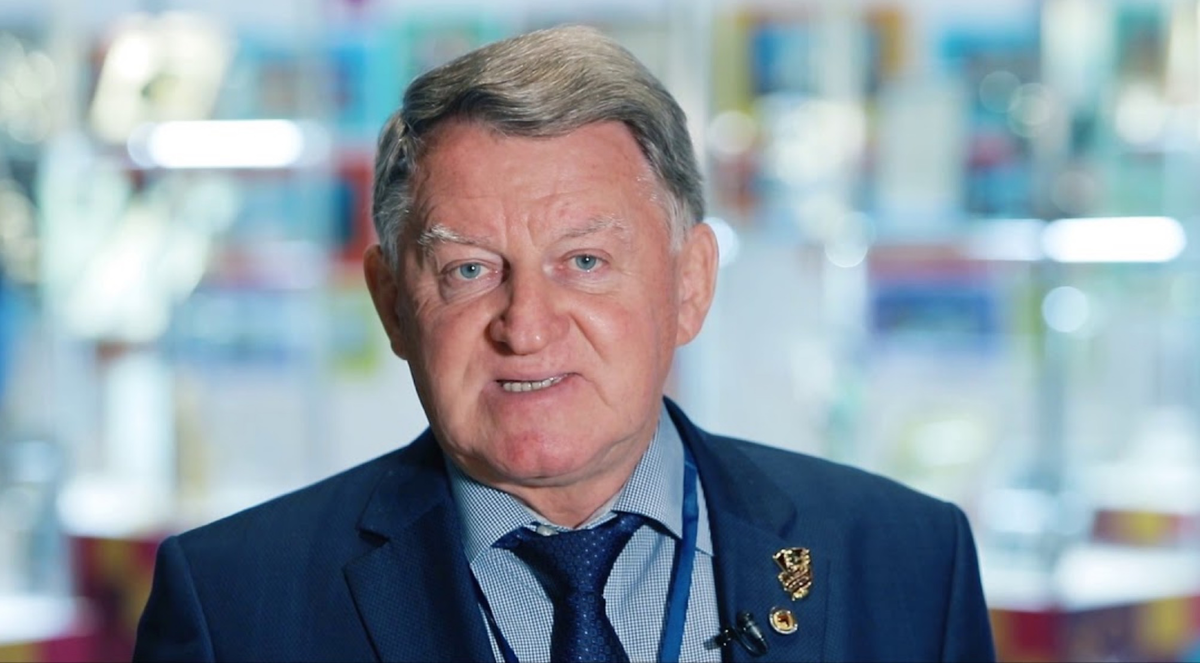 Владимир Табачников смотрит на тебя как на нищеброда. Кадр - YouTube