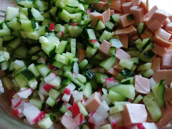 Окрошка с редисом