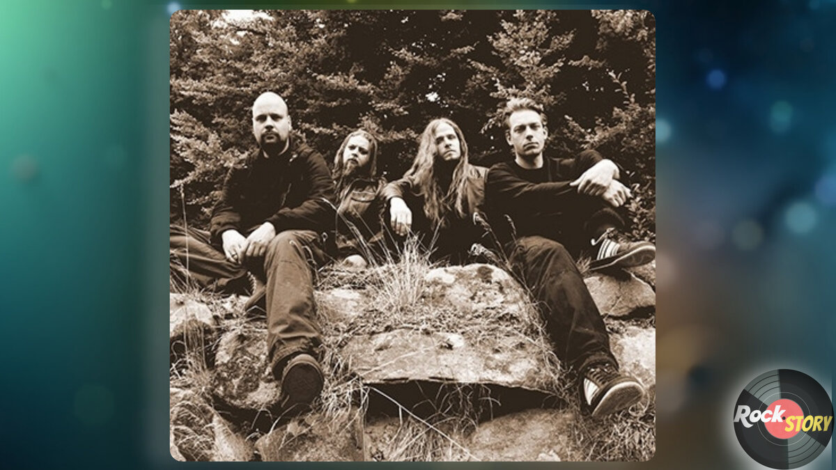 На фотографии участники группы Saturnus