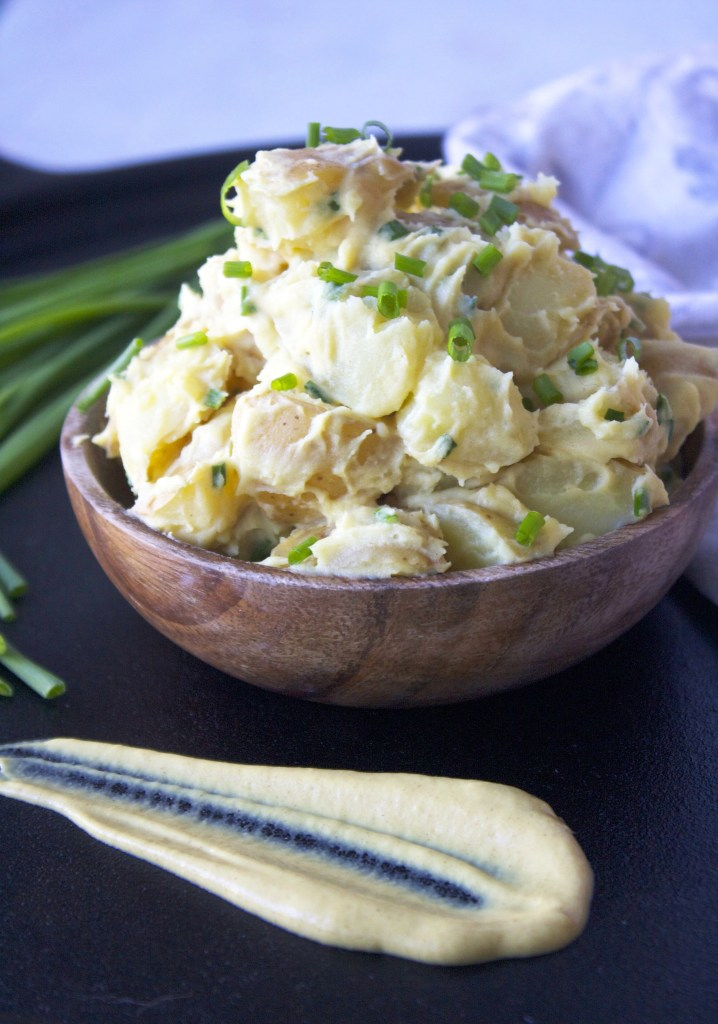 Картофельный салат с дижонской горчицей и шнит-луком. Фото: Thegarlicdiaries.com
