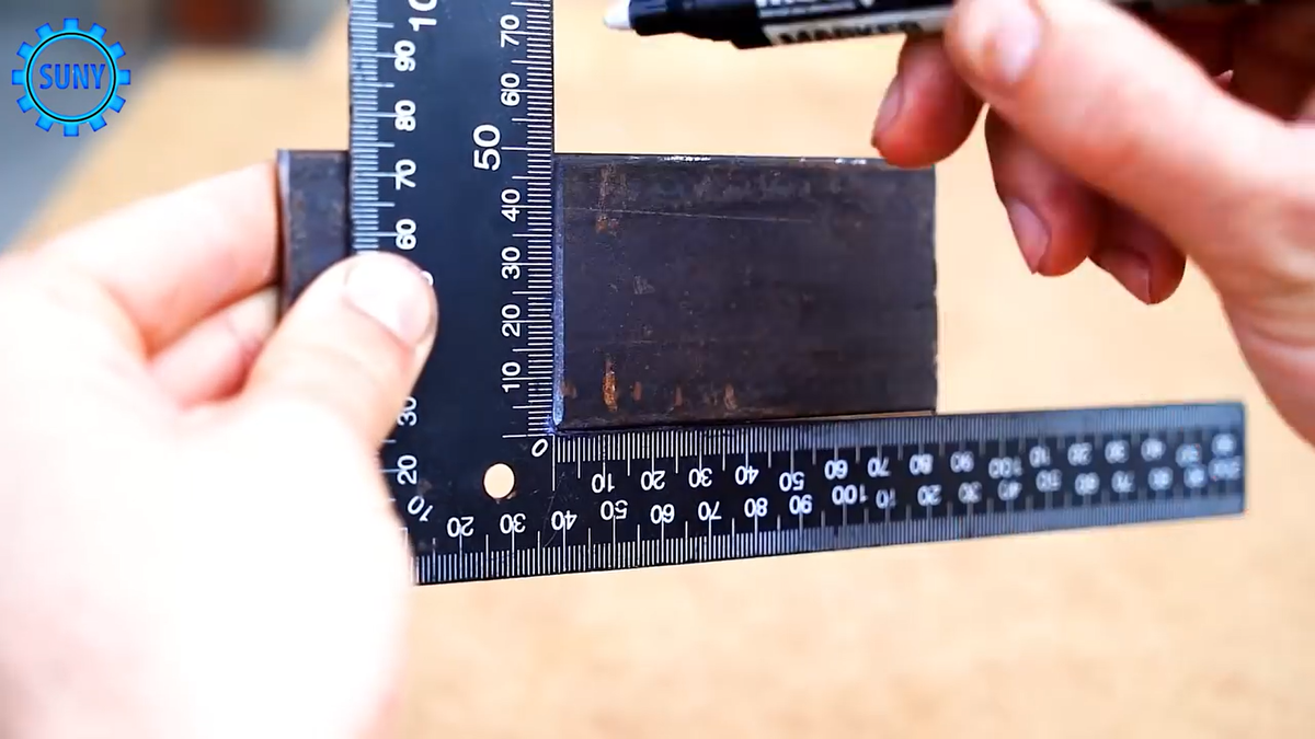 Скриншот с видео на YouTube-канале Mr SunY