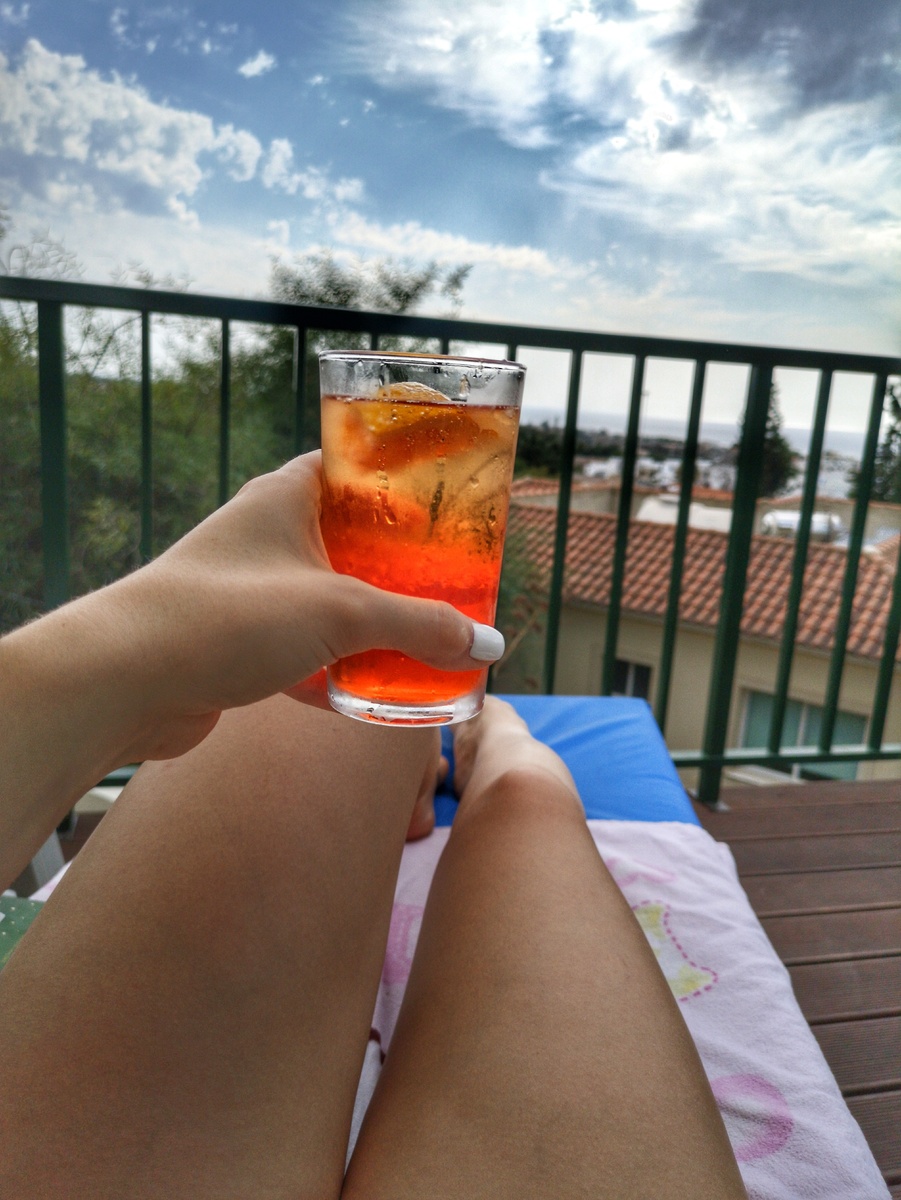 Фото из баров не оказалось, поэтому вот вам домашний апероль-шприц 😍