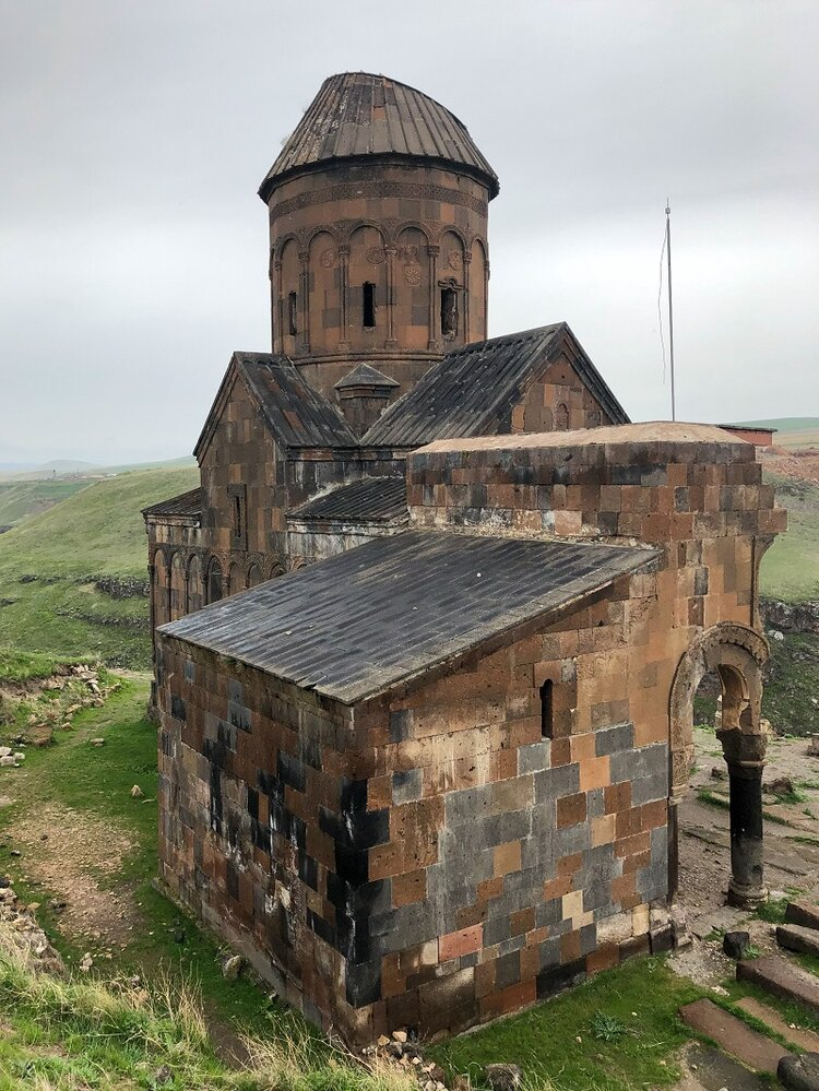 Старинный армянский храм в Марнеули