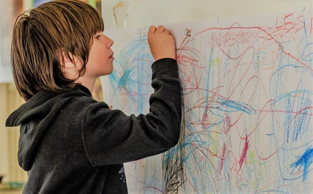 "Рисуй, сынок, рисуй!" (источник pixabay.com)