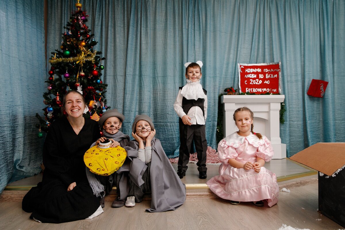 Перед новым годом мы ставили спектакль "Письмо крысят Деду Морозу" на тему добра и помощи нуждающимся. О нем мы сможете прочитать в конце статьи. Режиссер - Мария Подковырова. Сценарист - Олег Масалов. Театральная студия Джем. 2019.