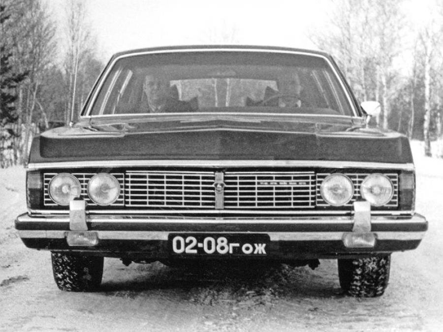ГАЗ-14 "Чайка". Фотография в качестве иллюстрации применена с разрешения Игоря Погодина. Адрес: https://auto.vercity.ru/gallery/automobiles/gaz/1976/gaz_14_chajka/image_1252615