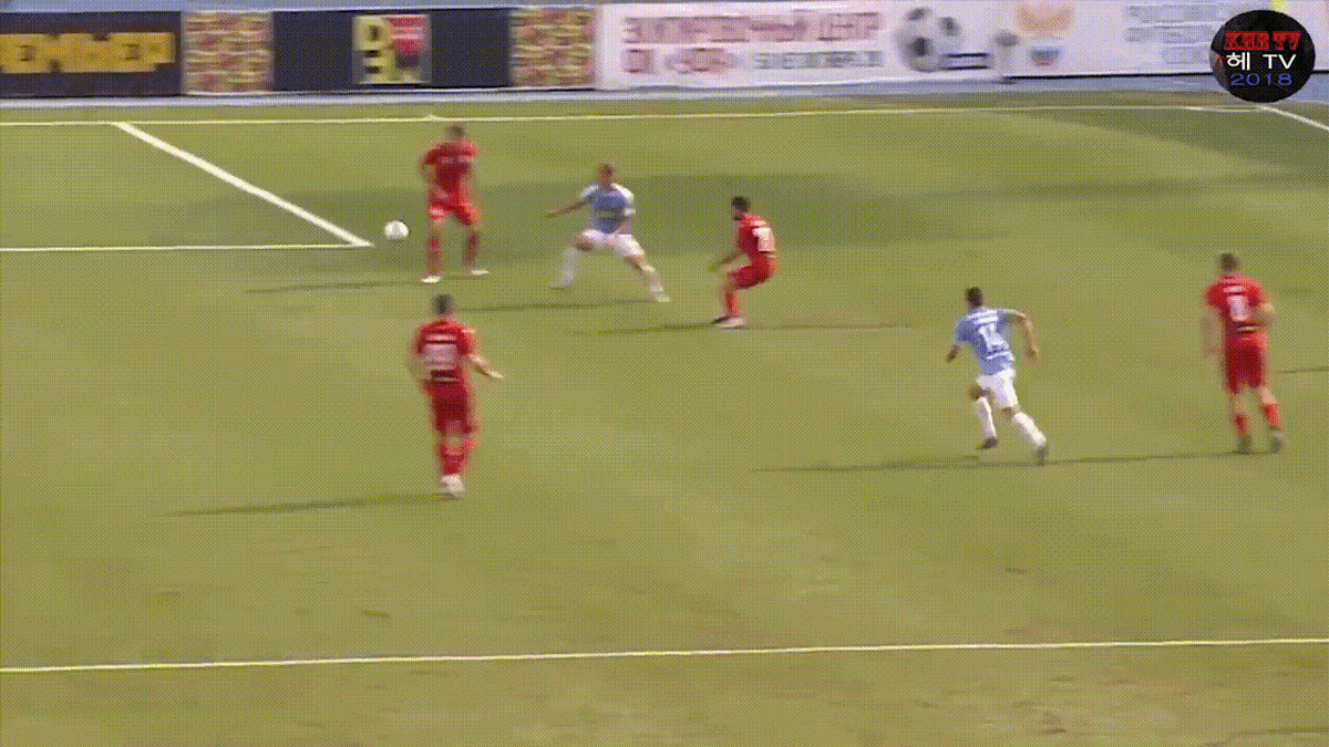 Пяткой тоже может