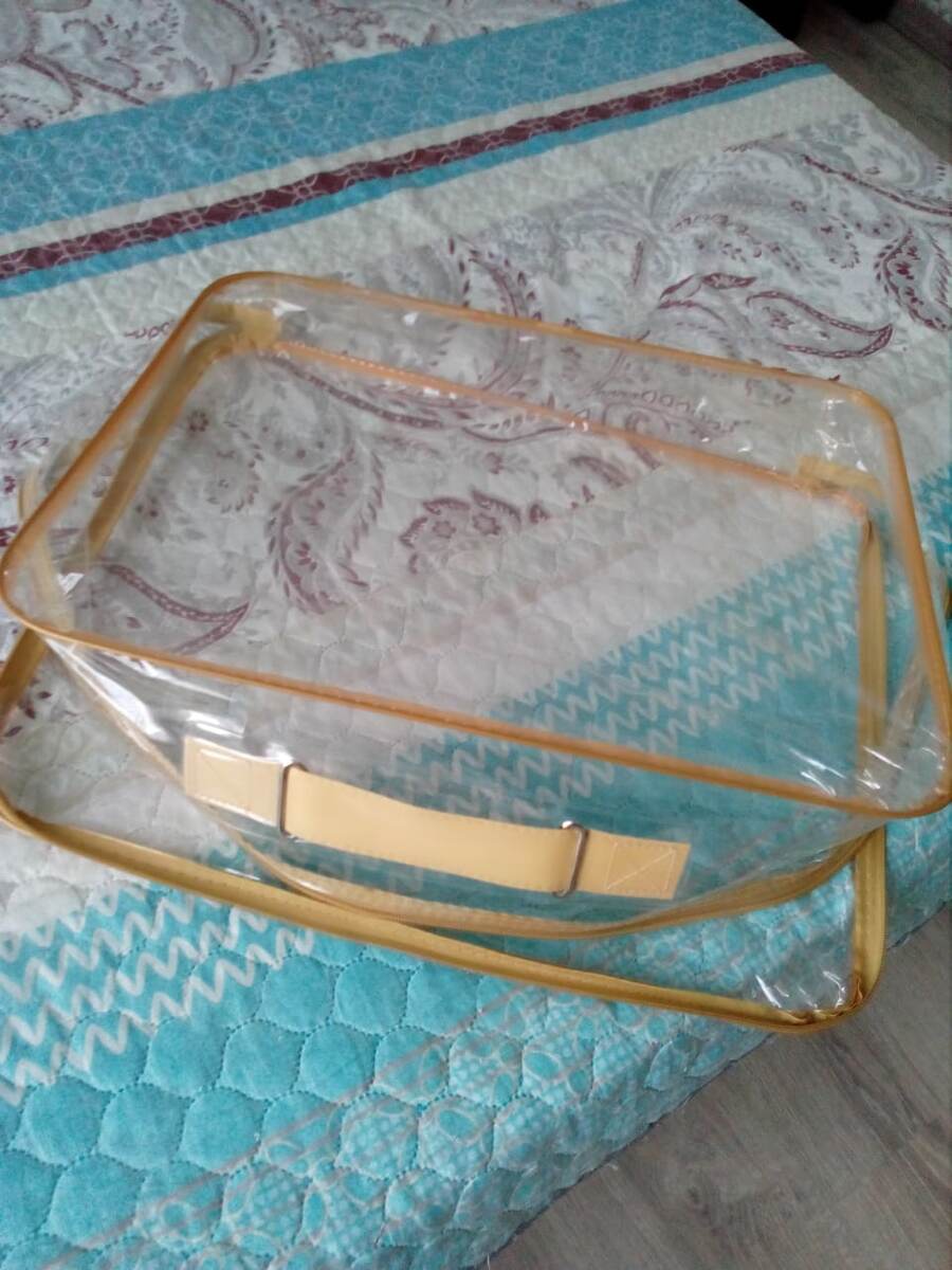 Пластиковые сумки продаются наборами, но я взяла из под одеяла