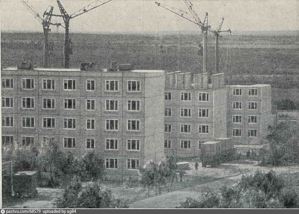 Строительство К-7 в 37 квартале Юго-Запада. Одна из вечно нравящихся фотографий. 