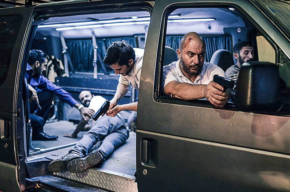 Лиор Раз -  на переднем плане, один из создателей сериала и исполнитель главной роли