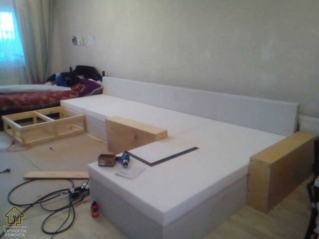 Мужчину возмутила стоимость дивана и он решил сделать мебель самостоятельно. Фото От и До.