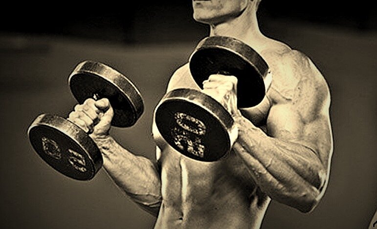 Молотковые сгибания на бицепс