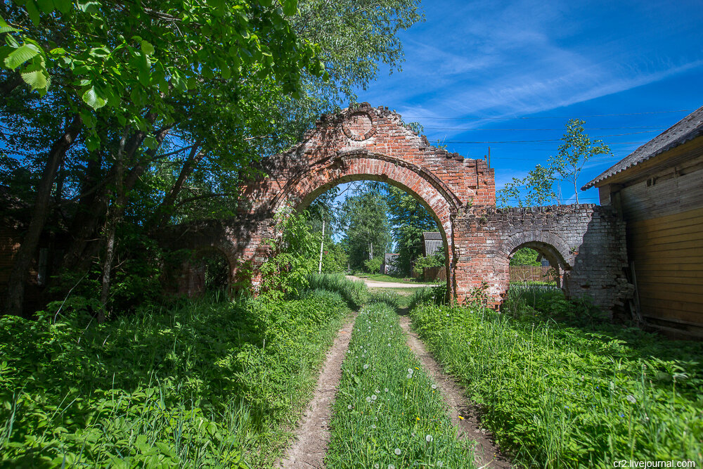 Новгородская область. Усадьба Каменка. Ворота 