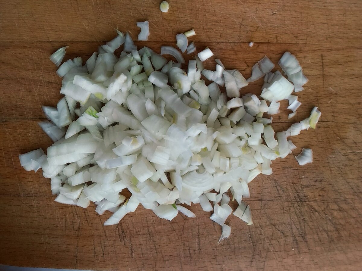 Лук мелко шинкуем