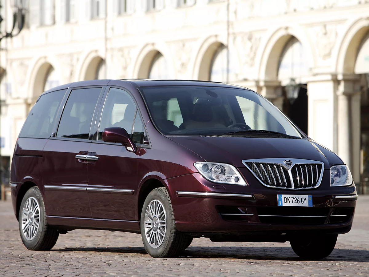 Минивэн  Lancia Phedra. Фотография взята с сервиса Яндекс Дзен